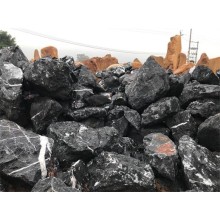 枯水山庭院草地点缀石黑山石厂家