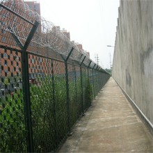 上海现货机场刀片刺绳厂家供应黄埔监狱刀片刺网卢湾高铁刺丝滚笼