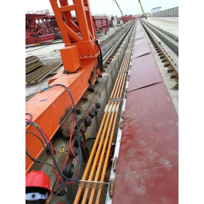 滑触线翻板机构图2