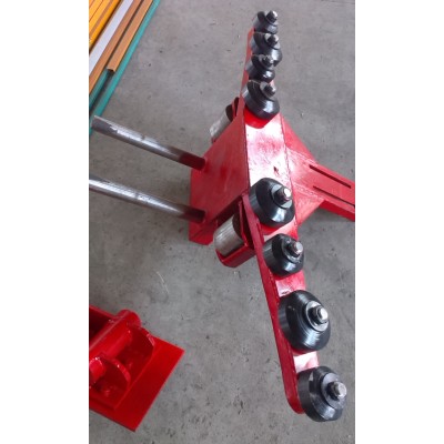 天宝牌滑触线翻板机构，质量可靠，运行平稳。图3