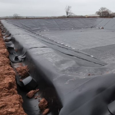 8米宽100米长2.0mm厚HDPE土工膜美标黑色光面图4