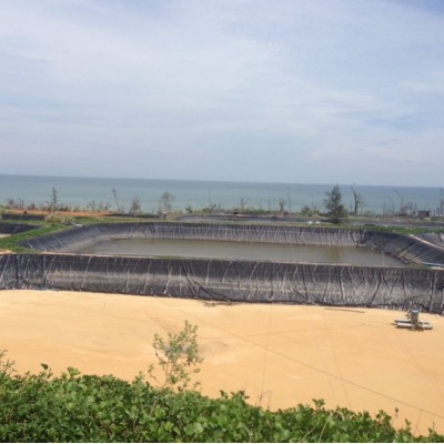 海南文昌翁田高位池海水养虾黑膜0.35mm0.50mm厚hdpe土工膜图2