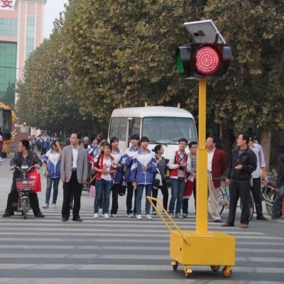 崇左临时移动红绿灯 太阳能移动红绿灯厂家图3