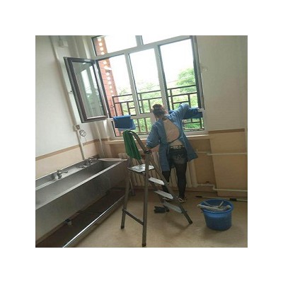 南京雨花台区附近清洗玻璃专业人员上门电话 家庭纱窗玻璃窗户清洗价格公道 干净透明图6