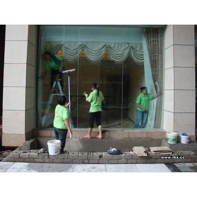 南京秦淮区附近玻璃清洗专业公司人员 纱窗玻璃擦洗专业工具 收费透明便宜 效果不能比图5